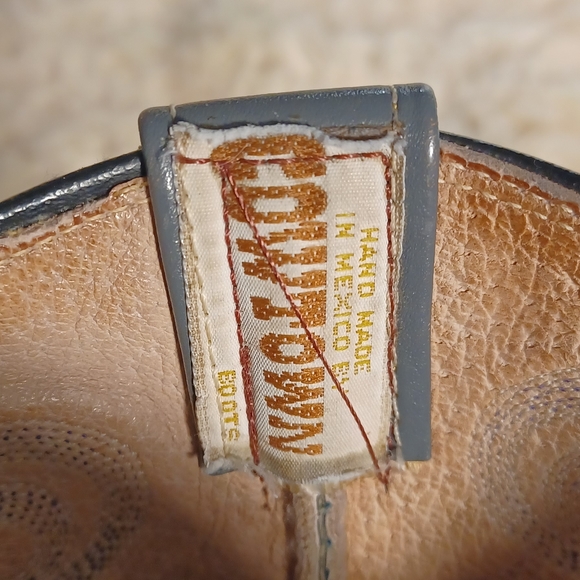 Mens great specialty leather cowboy boots. Size 8D. - Picture 7 of 7